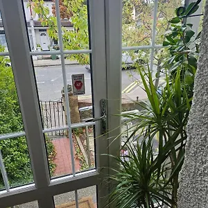 https://ensuite-double-room-elizabeth-line-abbeywood.brighton-hotels-england.com